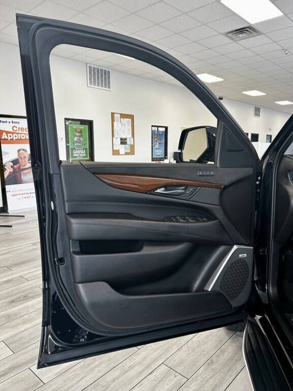 2018 Cadillac Escalade Standard