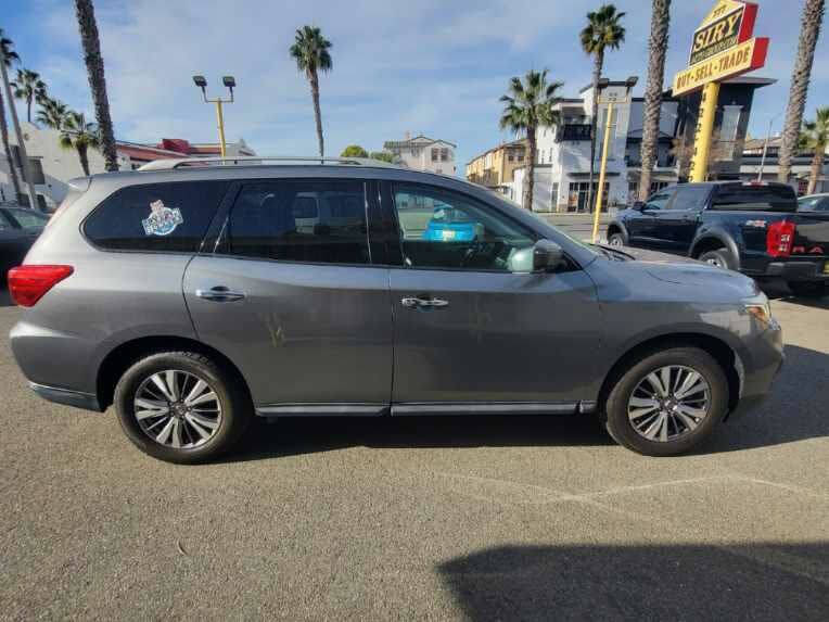 2020 Nissan Pathfinder SL