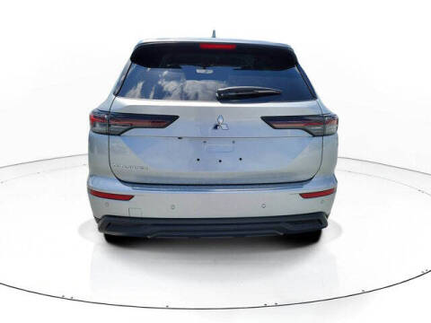 2026 Mitsubishi Outlander ES