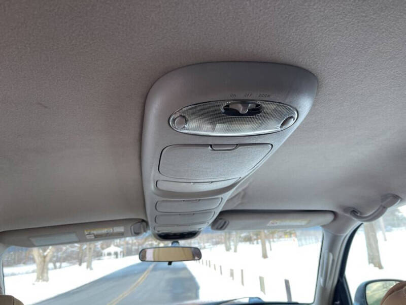 2004 Toyota Sequoia SR5