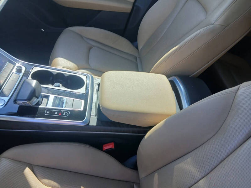 2019 Audi Q8 quattro Premium Plus 55 TFSI