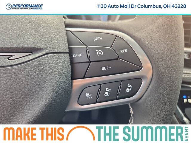 2027 Chrysler Pacifica Select