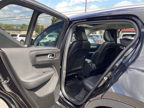 2025 Volvo XC40 B5 Plus Bright Theme