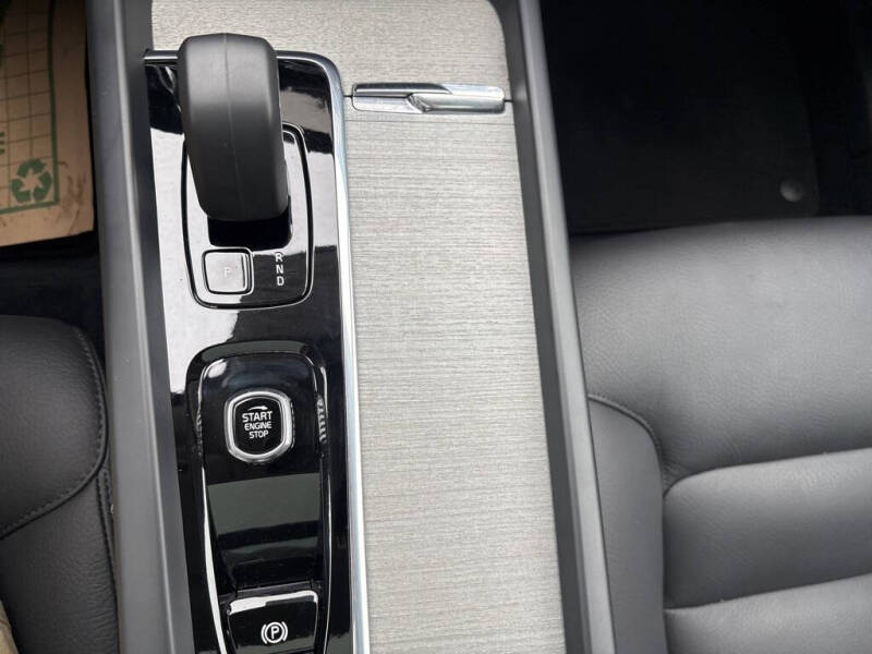 2025 Volvo XC60 B5 Plus Dark Theme