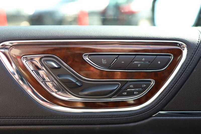 2019 Lincoln Continental Select