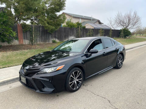 2019 Toyota Camry for sale at PERRYDEAN AERO AUTO SALES in Sanger CA