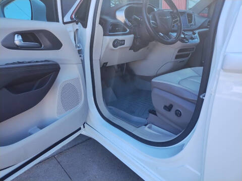 2017 Chrysler Pacifica Touring-L