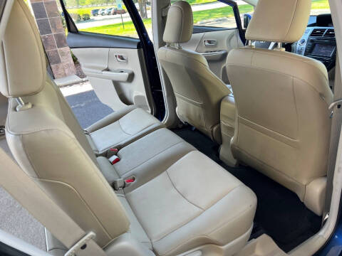 2013 Toyota Prius v Five