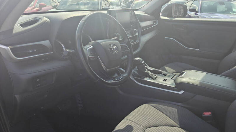 2021 Toyota Highlander LE