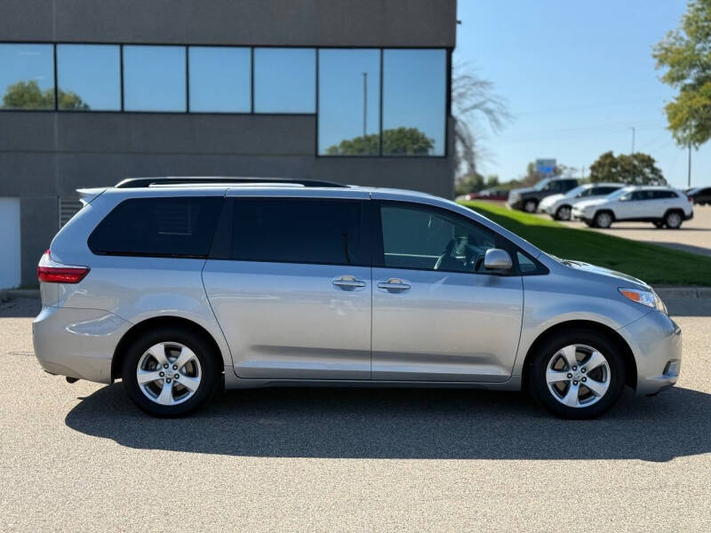 2017 Toyota Sienna LE 8-Passenger