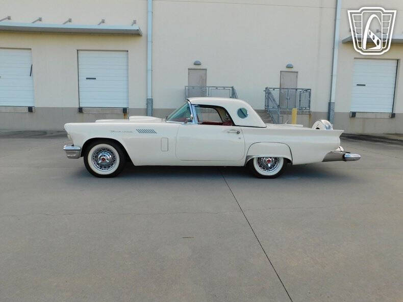 1957 Ford Thunderbird
