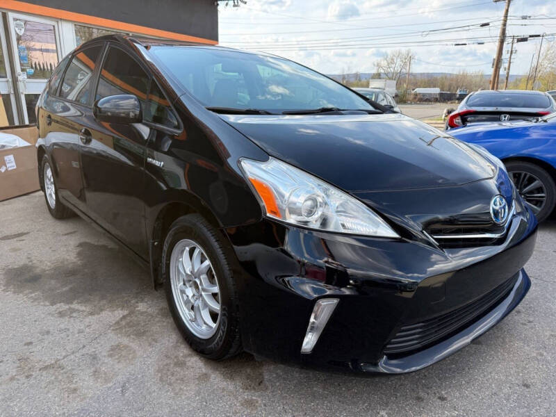 2012 Toyota Prius v Five