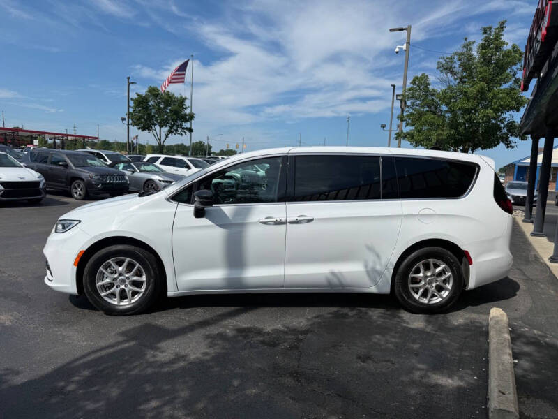 2025 Chrysler Pacifica Select