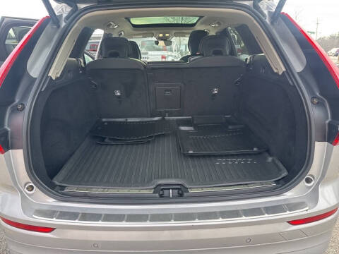 2022 Volvo XC60 B5 Momentum