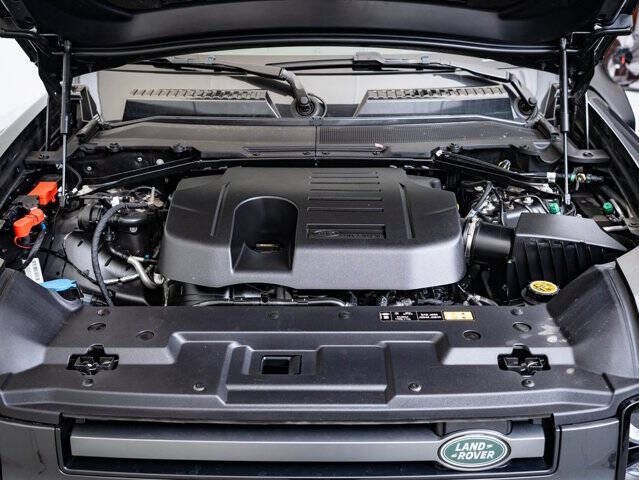 2024 Land Rover Defender 130 P400 Outbound