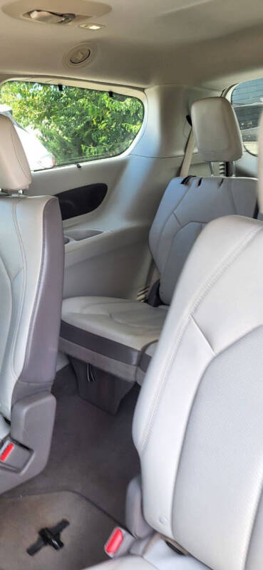 2017 Chrysler Pacifica Touring-L Plus