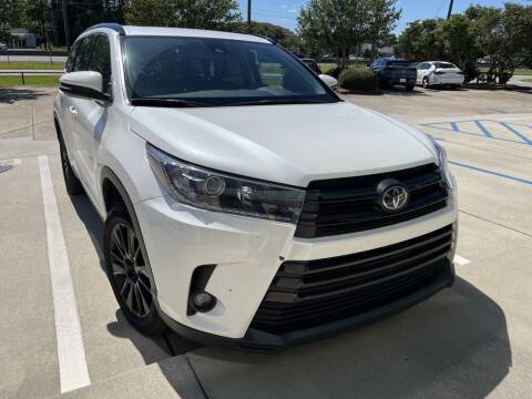 2019 Toyota Highlander for sale at JOE BULLARD USED CARS in Mobile AL