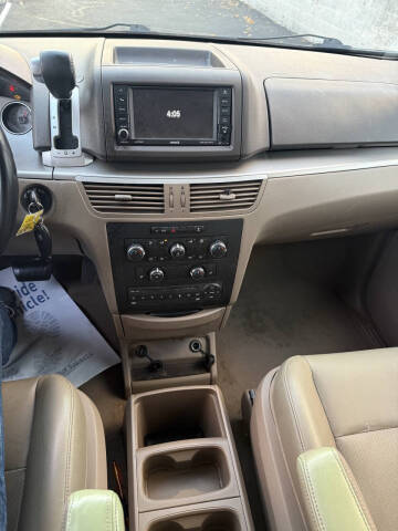 2012 Volkswagen Routan SE