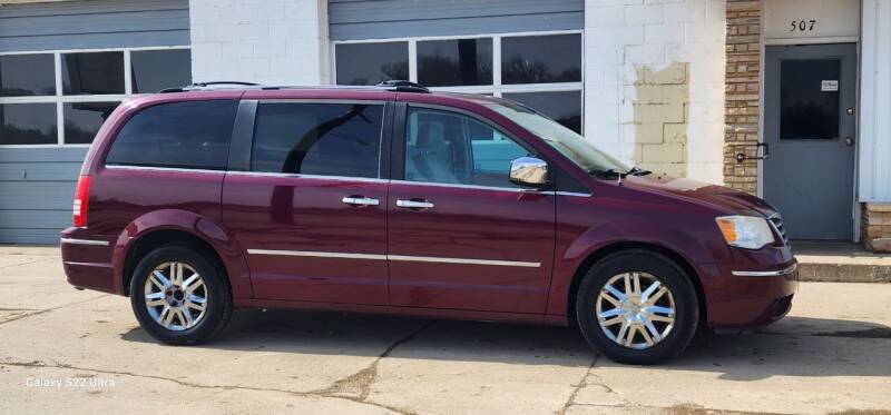 2009 Chrysler Town and Country for sale at Liberty Auto Sales in Merrill IA