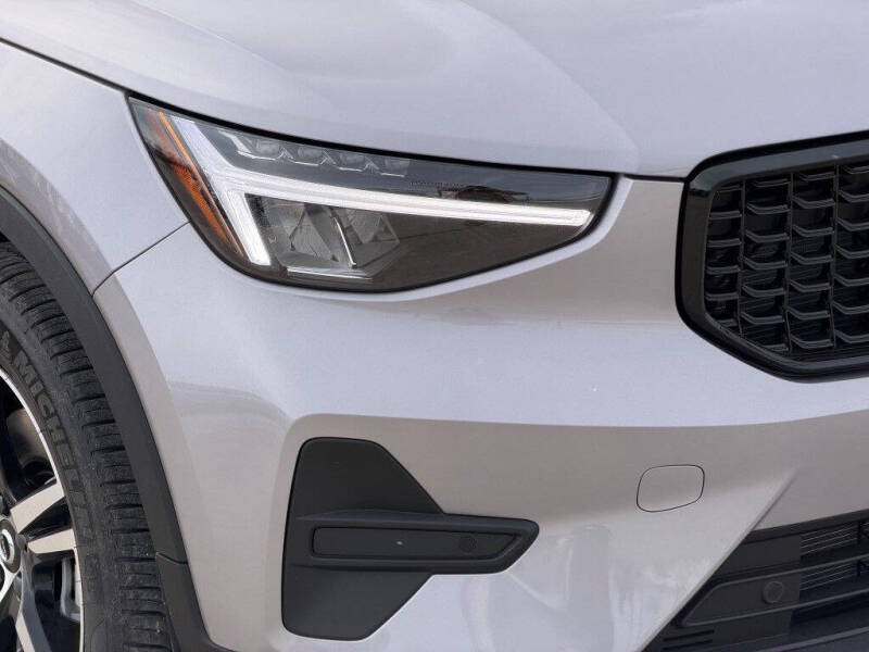 2026 Volvo XC40 B5 Core