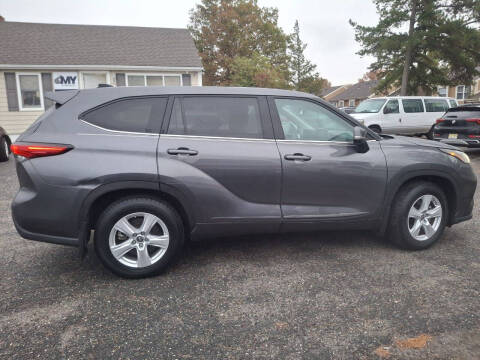 2022 Toyota Highlander LE