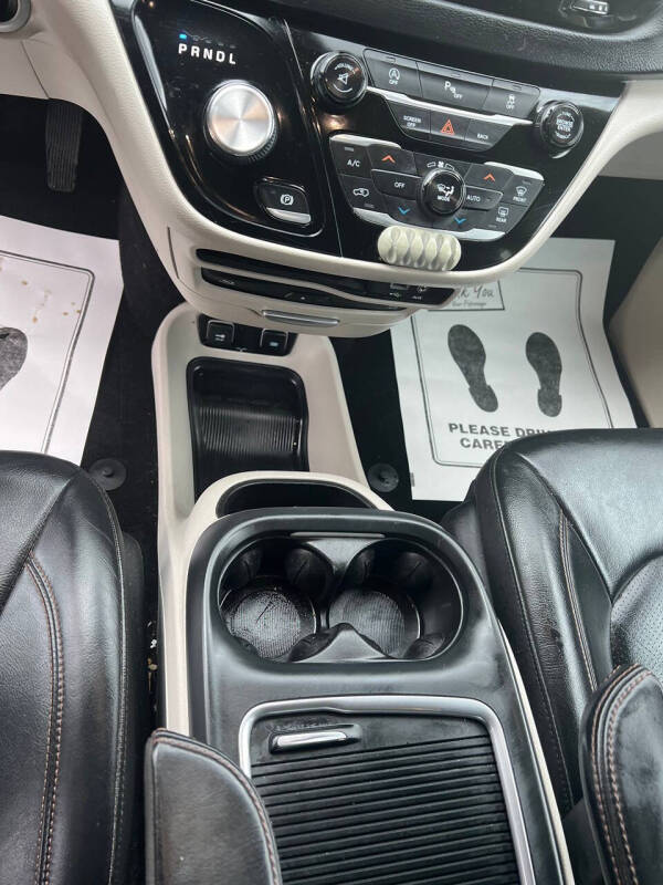 2017 Chrysler Pacifica Touring-L Plus