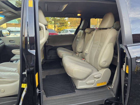 2013 Toyota Sienna XLE 8-Passenger