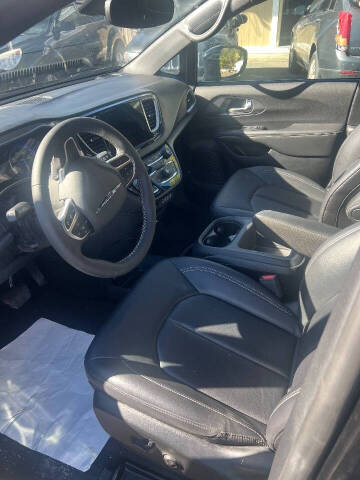 2025 Chrysler Pacifica Select