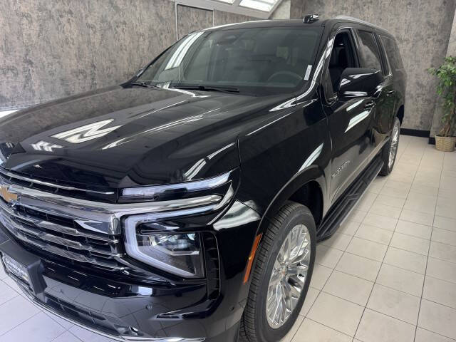 2025 Chevrolet Suburban LT's photo
