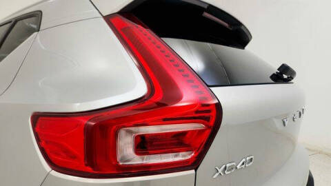 2025 Volvo XC40 B5 Plus Bright Theme