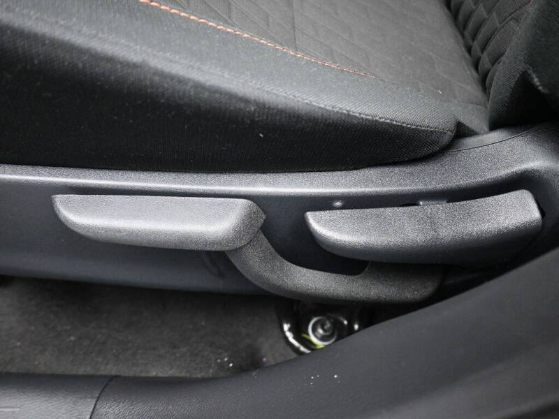 2022 Nissan Kicks SR