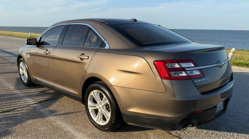2015 Ford Taurus