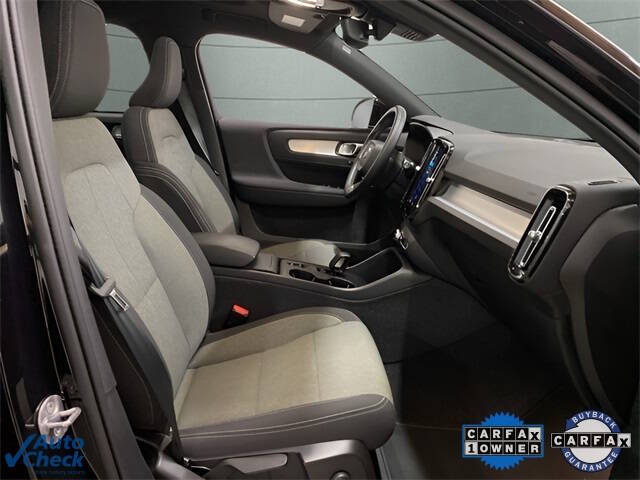 2025 Volvo XC40 B5 Core Bright Theme