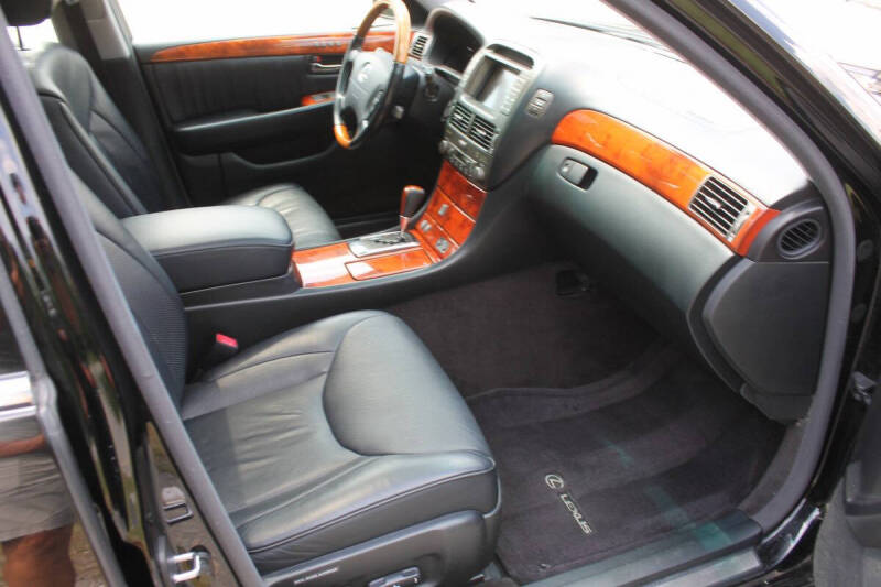 2004 Lexus LS 430