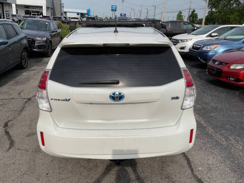 2015 Toyota Prius v Two