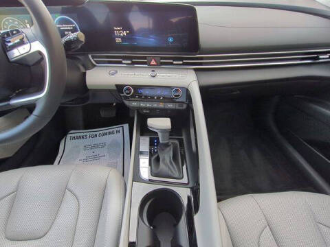 2025 Hyundai Elantra Hybrid Limited