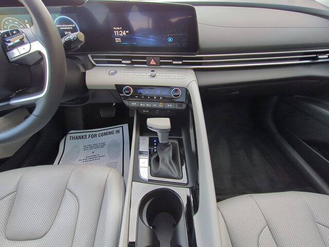 2025 Hyundai Elantra Hybrid Limited