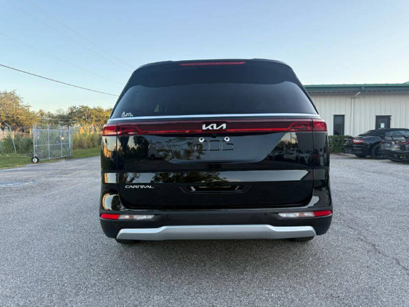 2024 Kia Carnival LX