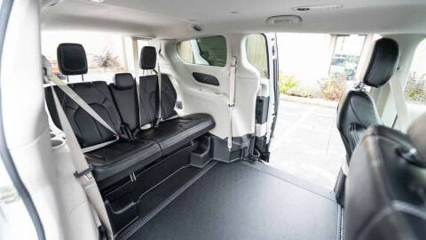 2024 Chrysler Pacifica Touring L