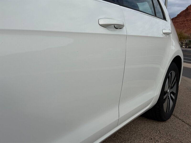 2017 Volkswagen e-Golf SE