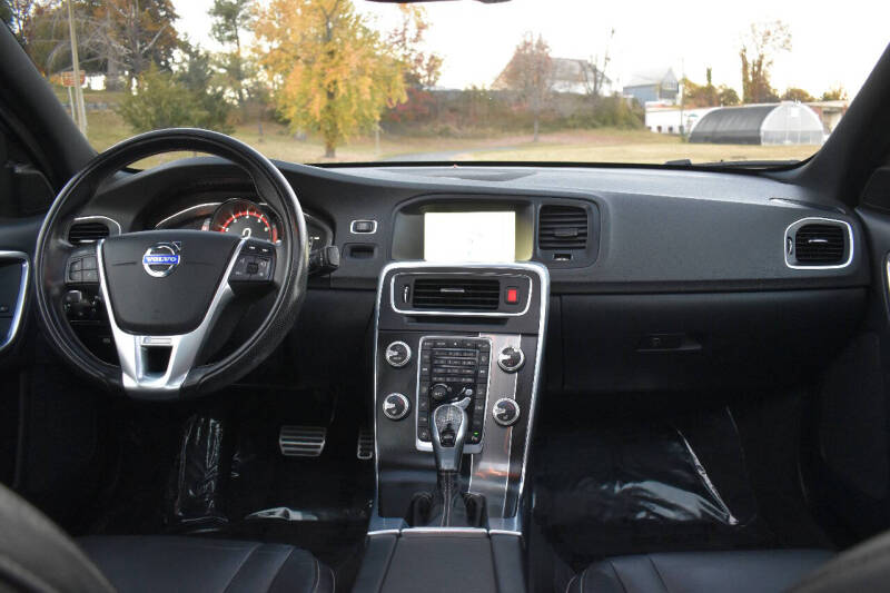 2016 Volvo S60 T5 Drive-E R-Design SE