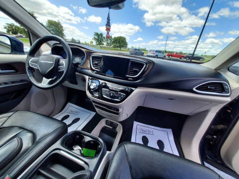 2017 Chrysler Pacifica Touring-L