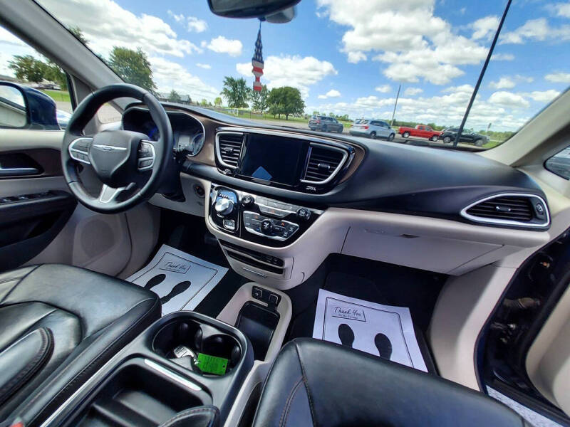 2017 Chrysler Pacifica Touring-L