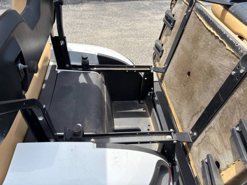 2018 E-Z-GO  Shuttle 4