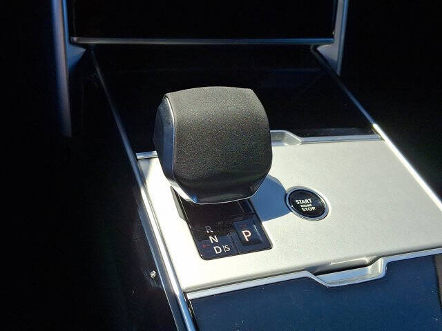 2025 Land Rover Range Rover P530 SE