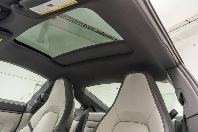 2025 Porsche 911 Carrera