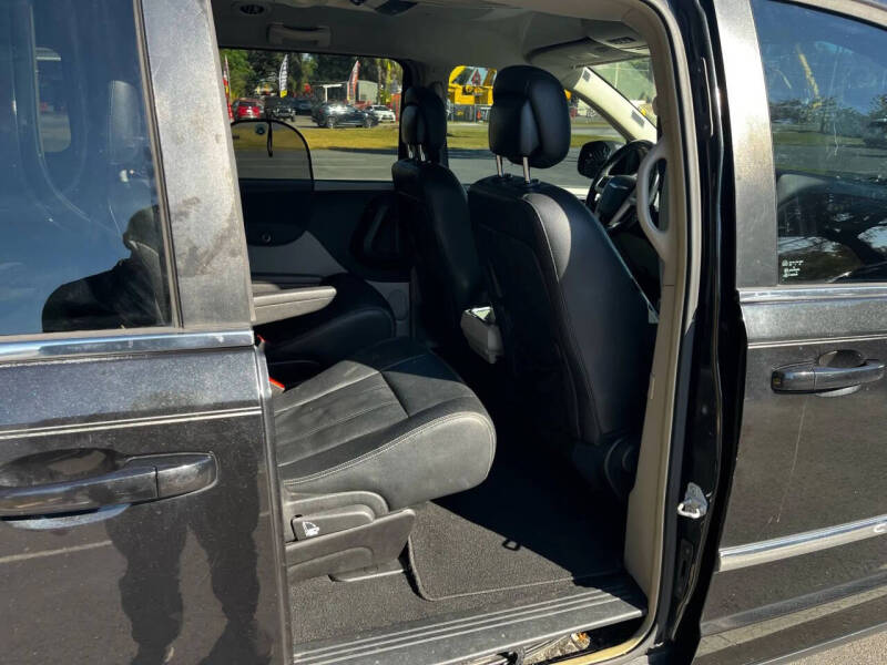 2016 Chrysler Town and Country Touring