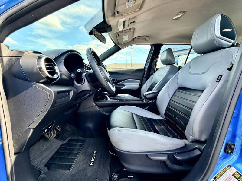 2023 Nissan Kicks SR