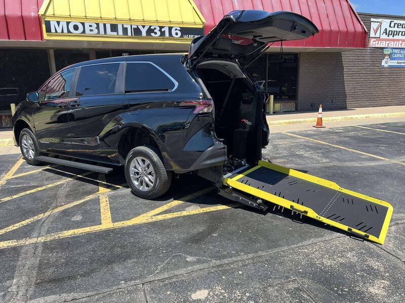 2025 Toyota Sienna LE 8-Passenger
