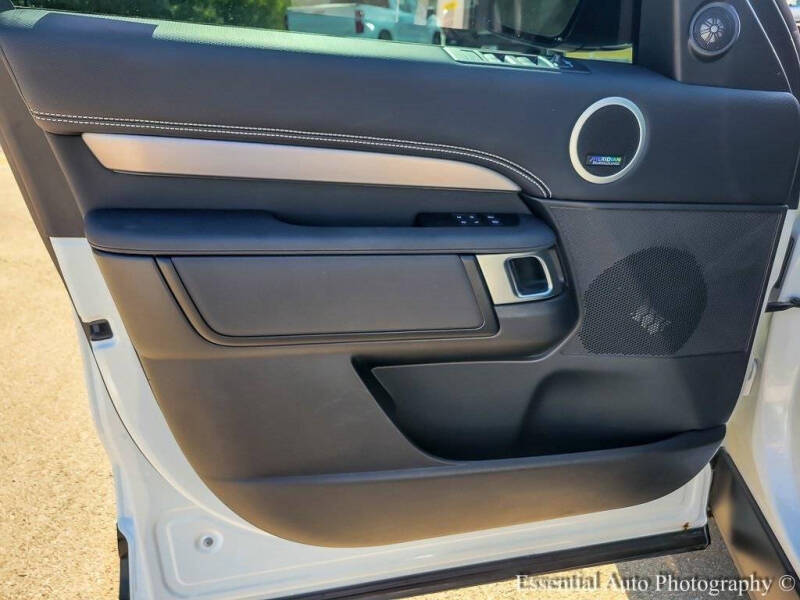 2024 Land Rover Discovery P300 Dynamic SE